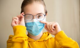 Como evitar o embaçamento dos óculos ao usar máscara
